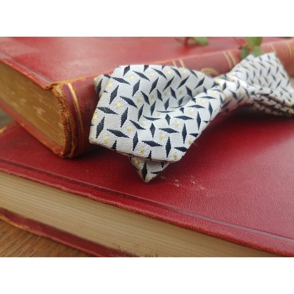 Vintage Silver Diamond Point Bow Tie // Formal Wear, Vintage Wedding Attire - Picture 3 of 10